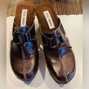 Steve Madden Leather Clogs with Suede Cushion Foot Bed. Dark Brown Size 8